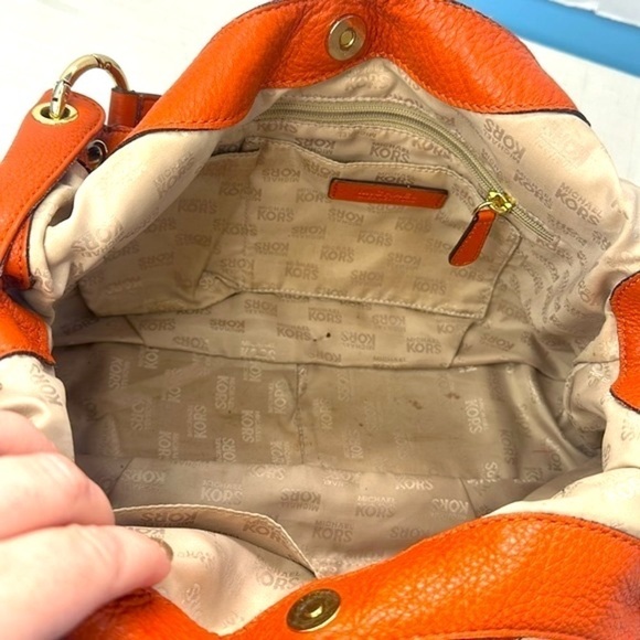 Michael Kors Hobo carryall in tangerine pebbled leather with tassel - Picture 8 of 10